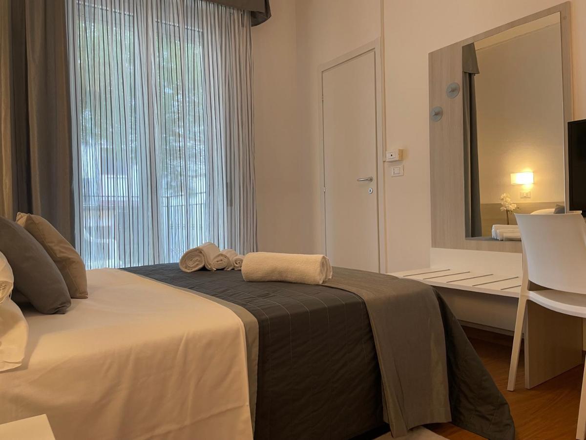 Hotel Augustus Milano Marittima Dış mekan fotoğraf